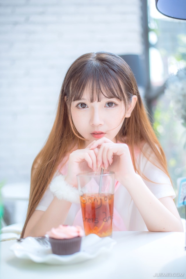 诸葛亮原本的计划是拿下蜀中，然后跟孙权交易，哪怕割让一些土地，甚至大半个荆州，让江东可以向北发展，这样一来，三家就有足够的理由精诚合作，至少在消灭掉吕布这个强敌之前，三家可以精诚合作，但如果不能拿下蜀中的话，刘备又有什么资格跟孙家谈判，荆州就那么大，如果割让给江东太多土地，那刘备以后要如何发展？